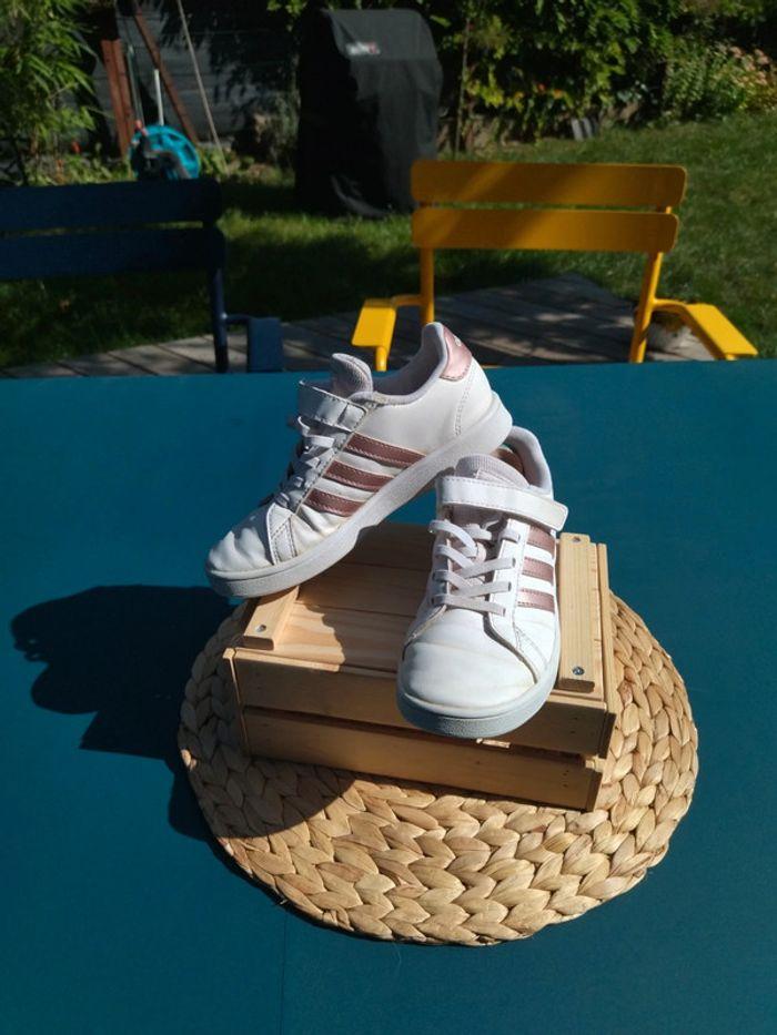 Baskets blanches Adidas 32 - photo numéro 1