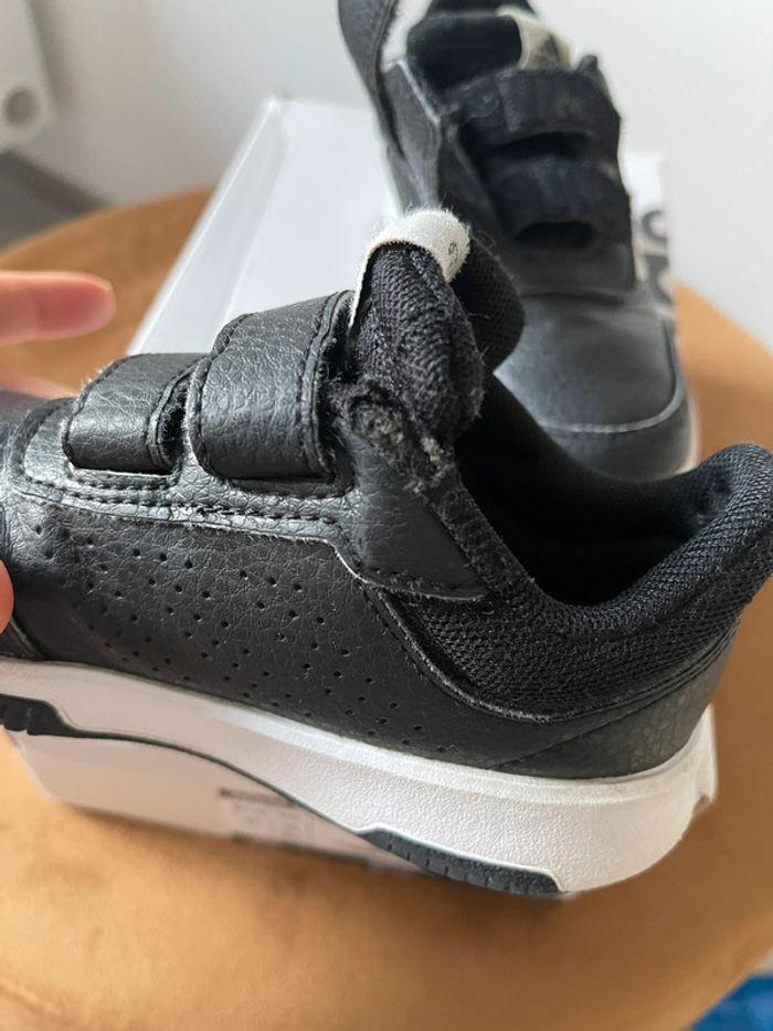 Baskets à scratch enfant adidas taille 26.5 noires et blanches - photo numéro 14