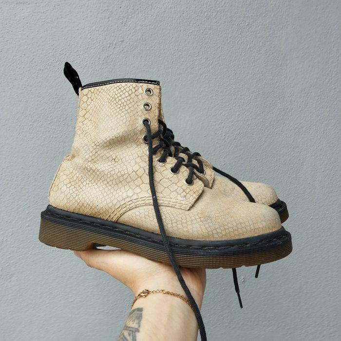 Dr.martens taille 36 daim effet python crème - photo numéro 1