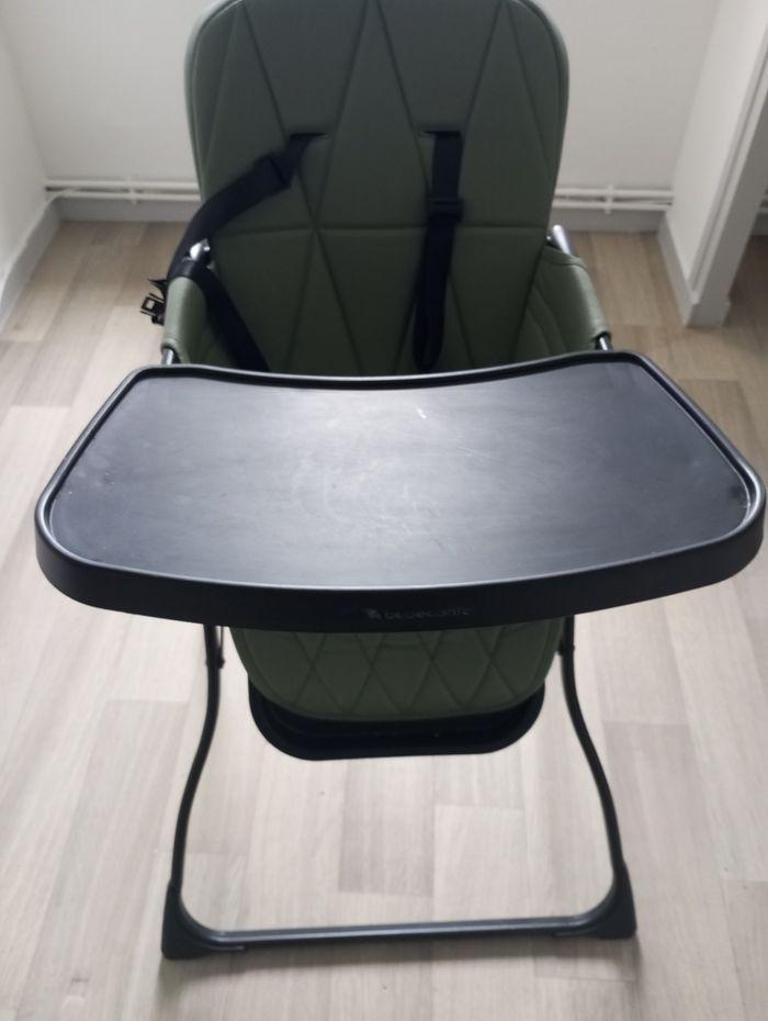 Chaise haute bébé neuve. Noire et verte. - photo numéro 1