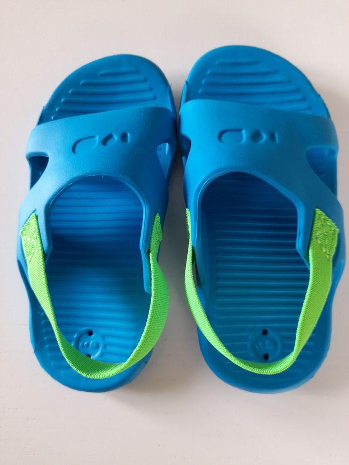 Sandales piscine Decathlon Taille 21-22 Bleu-vert - photo numéro 1