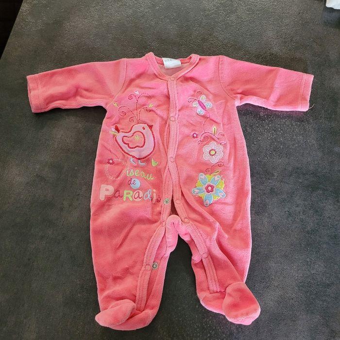 Vend lot de body et pyjama naissance fille - photo numéro 7