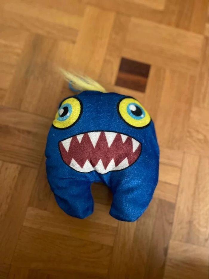 Peluche monstre enfant