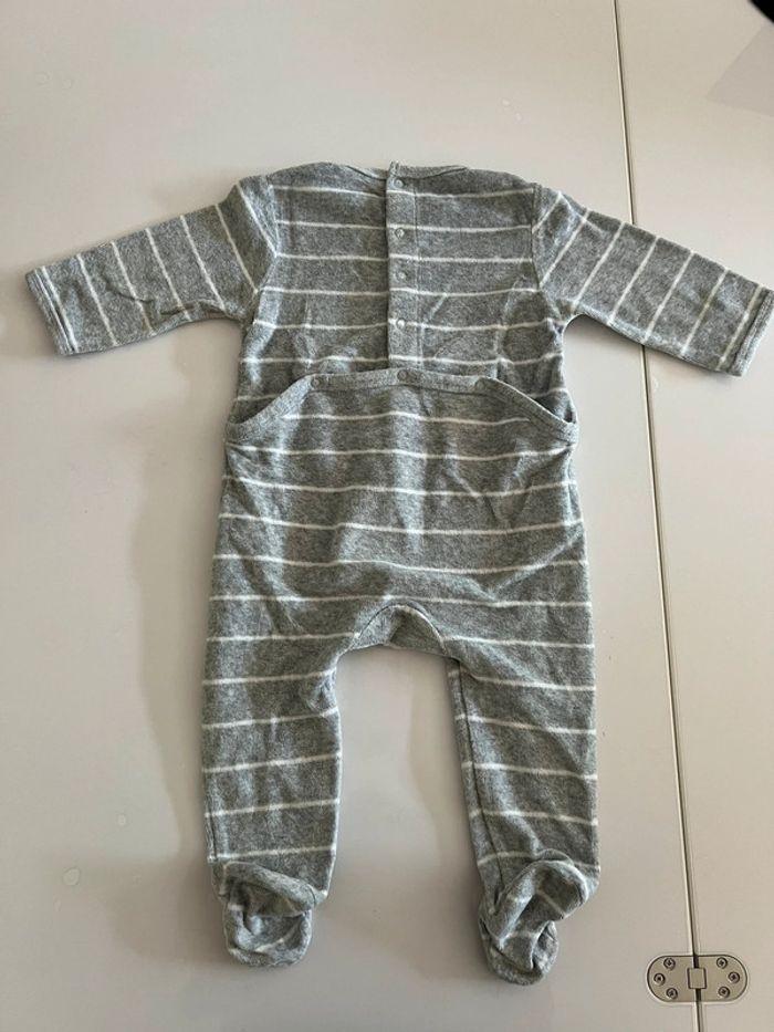 Lot de 4 pyjama kiabi ( 3 en 18 mois le gris en 12 mois) - photo numéro 5