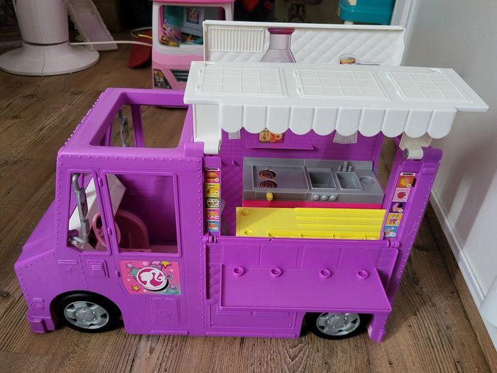 Food truck barbie En très bon état 
Vendu comme sur les photos 
Peu jouer avec - photo numéro 5