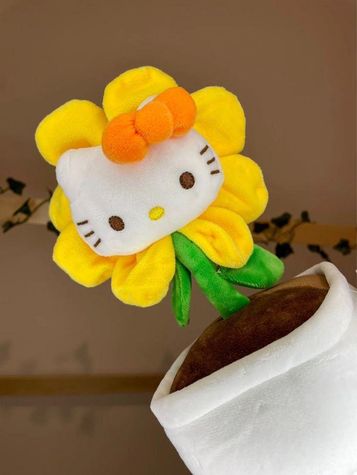 Peluche pot de fleurs & fleur jaune Hello Kitty - photo numéro 11