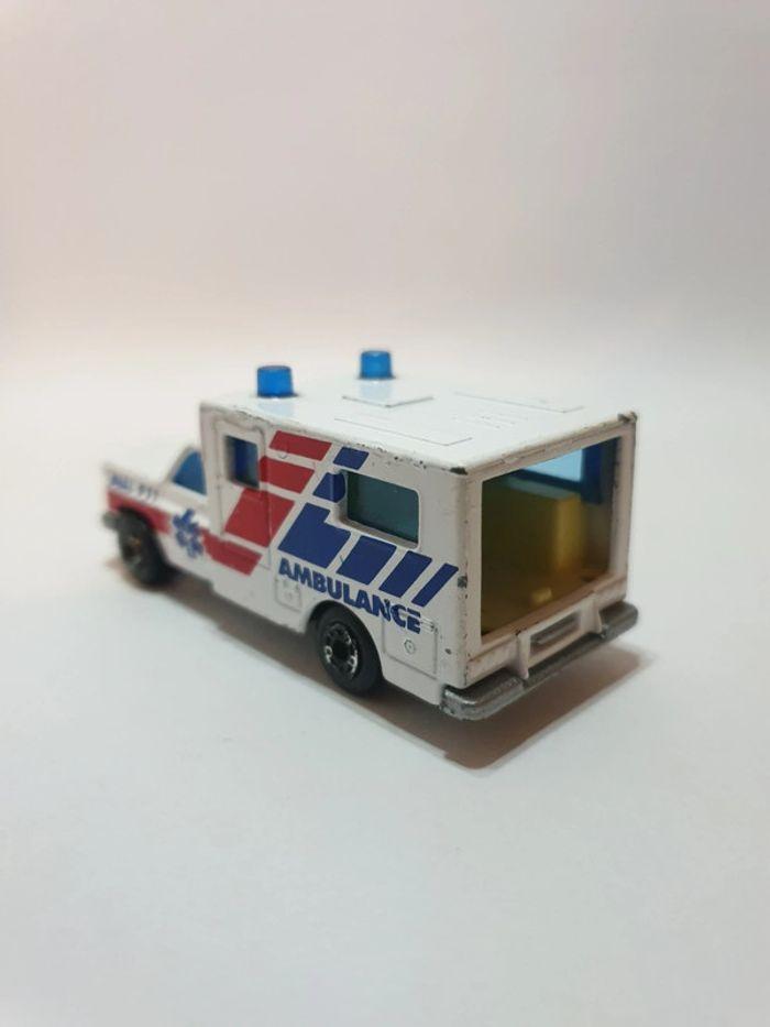 Matchbox 41, Ambulance de 1977, 1/64 - photo numéro 9