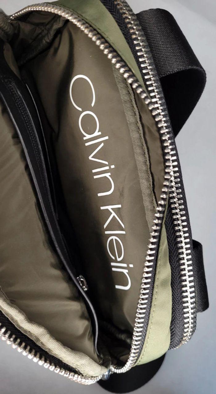 Sacoche verte kaki Calvin Klein double poche neuve sans étiquette - photo numéro 16