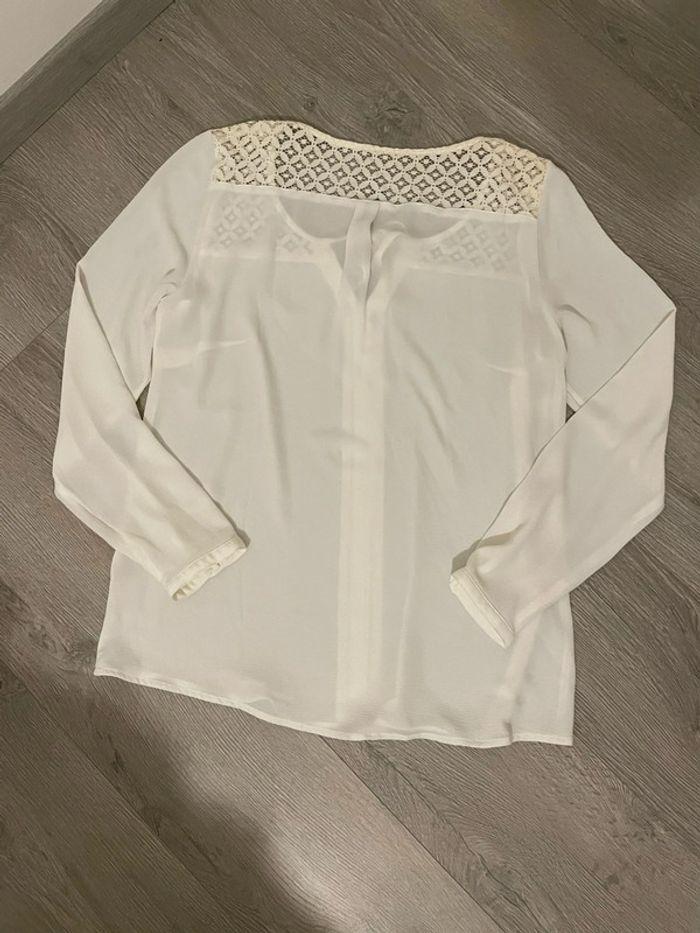 Blouse fluide à manches longues blanc dentelle devant et épaule taille 40 - photo numéro 3