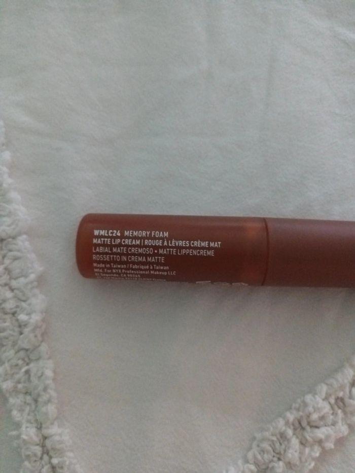 Rouge à lèvres crème mat Nyx Smooth Whip - photo numéro 3