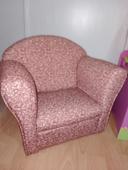 Fauteuil enfant rose à motifs