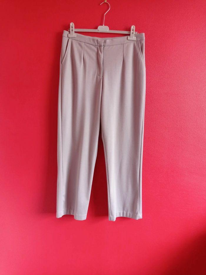 Pantalon Gris taille 42 - photo numéro 1