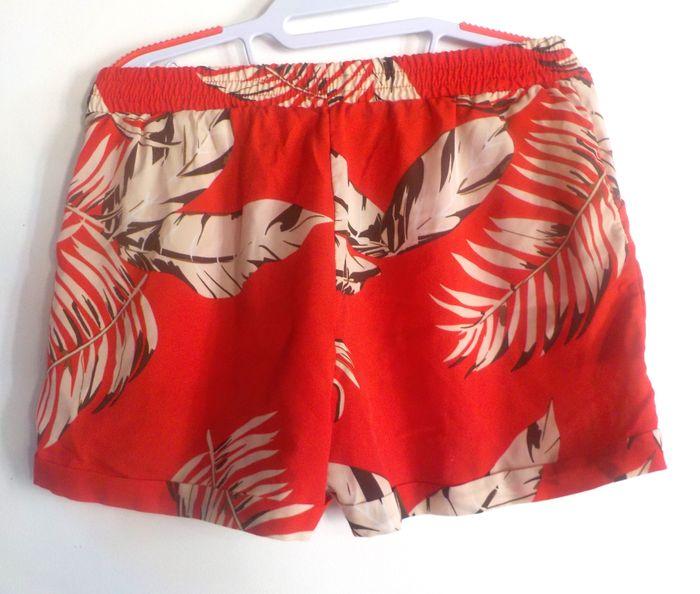 SHORT FEMME ROUGE DESSIN FEUILLES BEIGES ET MARRONS - photo numéro 3