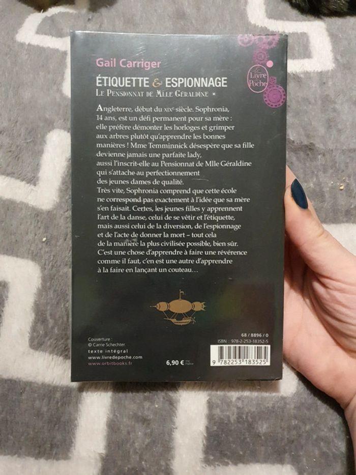 Étiquette & espionnage - photo numéro 2