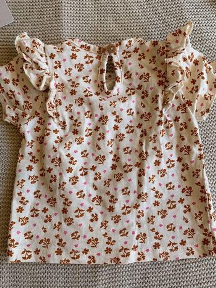 Ensemble été fleuri T-shirt et bloomer HEMA 1 mois - photo numéro 4