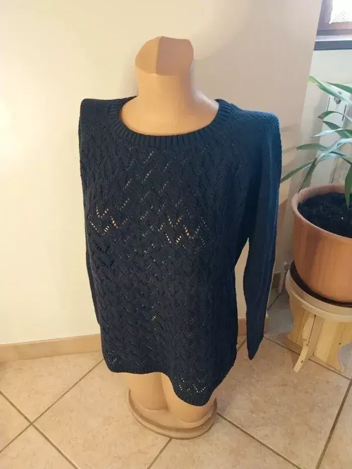 Pull femme stradivarius taille M en tres bon etat - photo numéro 1