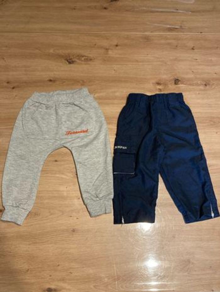 Vend 2  pantalons taille 18 mois - photo numéro 1