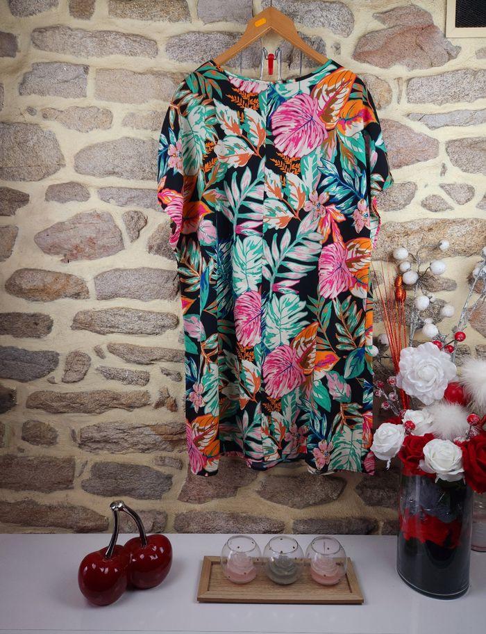 Robe tropical col en V multicolore Femme taille 54 marque Boohoo 🍬 - photo numéro 3