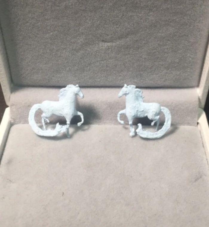 Boucles d’oreilles Nokk cheval de la Reine des Neiges Disney neuves - photo numéro 1