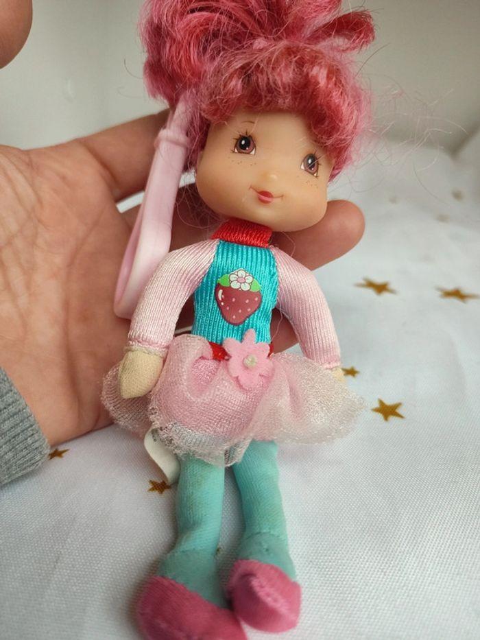 Charlotte fraise poupée doll figurine porte clef clé 2007 bandai strawberry shortcake rose pink - photo numéro 1