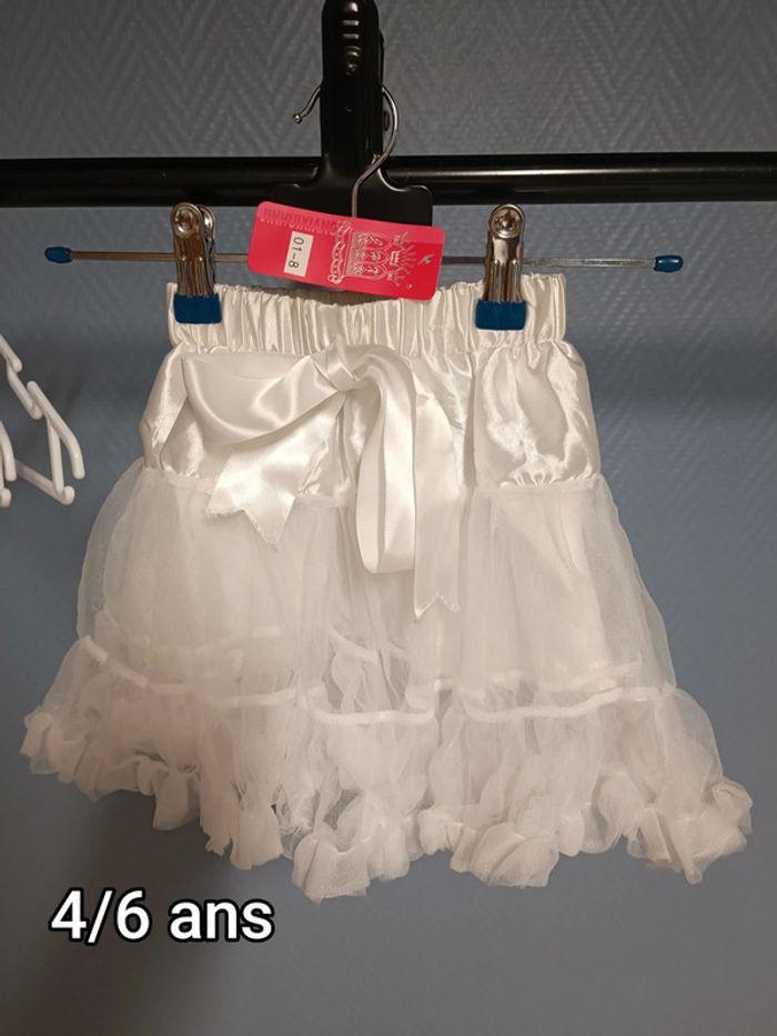 Jupe blanche avec tulle doux 4/6 ans neuve