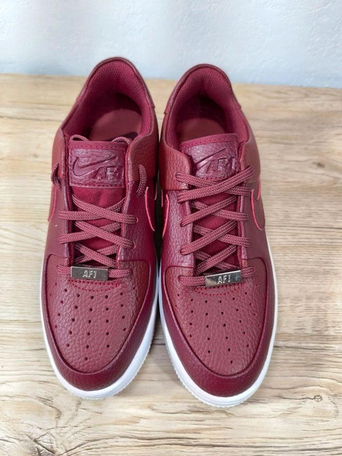 Baskets Nike air force one sage low bordeaux neuves sans boîte pointure 37 - photo numéro 3