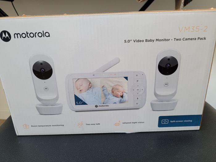 Motorola Babyphone vidéo VM35-2 Twin écran couleurs 5,0" LCD - photo numéro 1