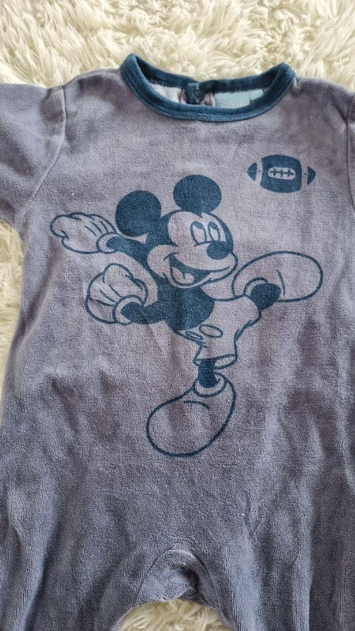 Joli pyjama Disney taille 9 mois - photo numéro 2