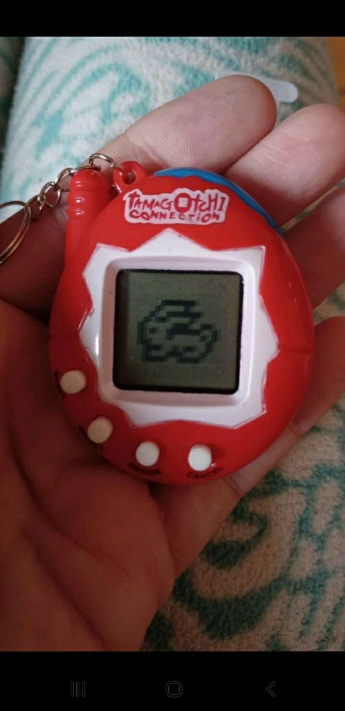 Tamagotchi rouge - photo numéro 1