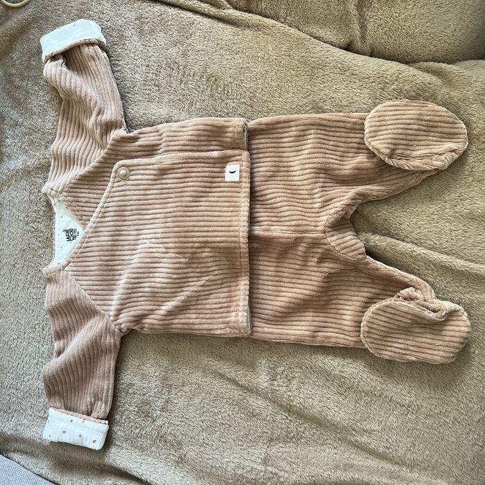 Tenue de naissance beige, intérieur, blanc et pois - photo numéro 1