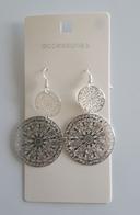 Boucles d'oreilles neuves pendantes