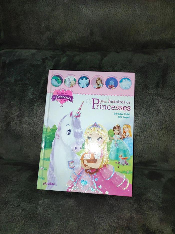 Livre mes histoires de princesses en excellent état général - photo numéro 3