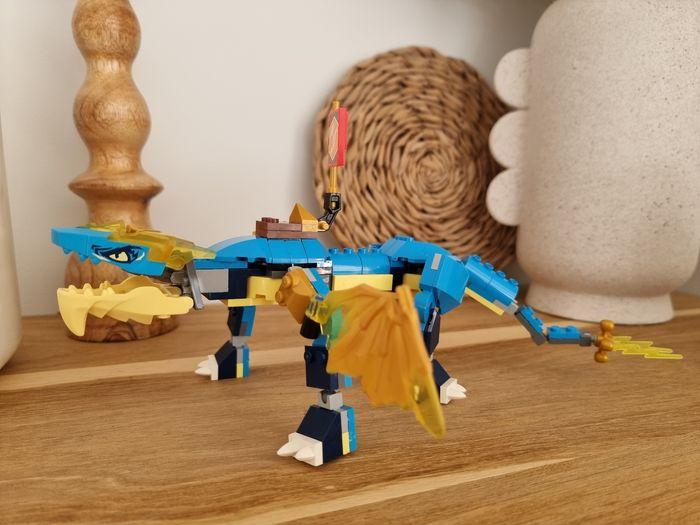 LEGO 71760 Ninjago L’Évolution Dragon du Tonnerre De Jay
Excellent état 
Complet - photo numéro 2