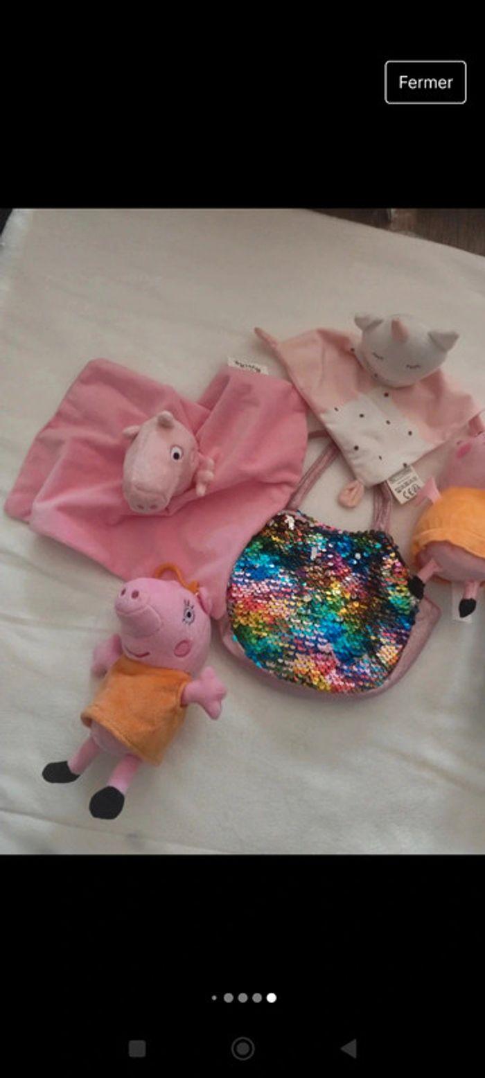 Lot de peluches pepa pig ainsi que un doudou licorne et un sac a main multicolore - photo numéro 6