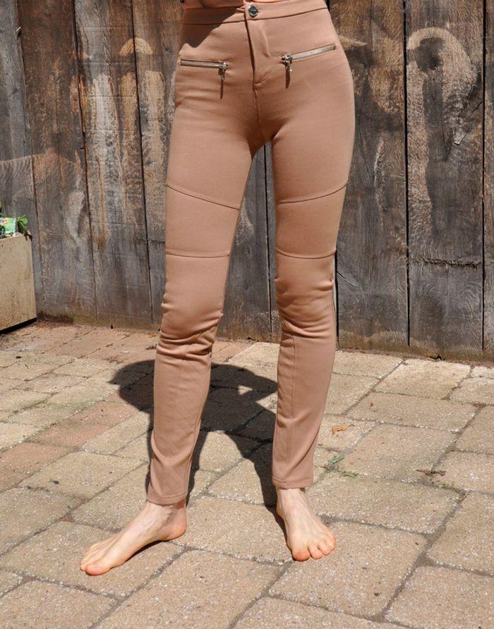 Bershka pantalon skinny caramel t.32/XXS tb état - photo numéro 3