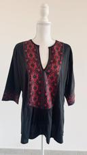 Blouse noir et rouge