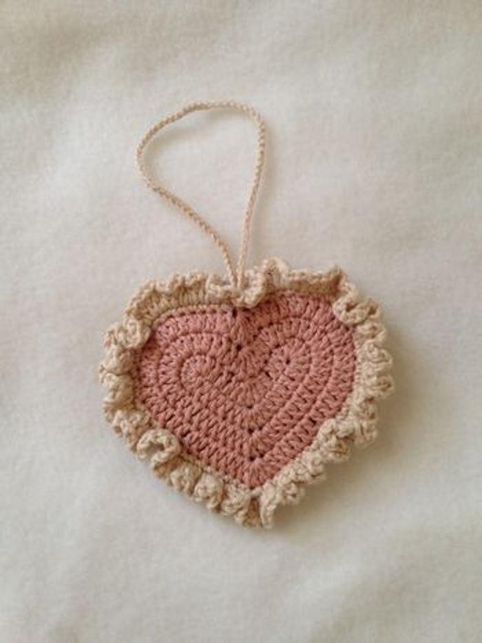 Pochette coeur au crochet - photo numéro 3