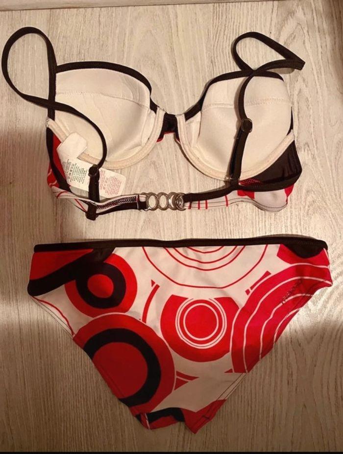 Bikini rouge et blanc à motifs - photo numéro 3