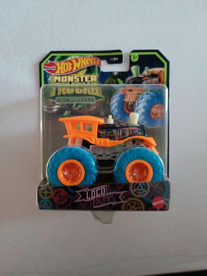 Monster truck hot Wheels Glow in the dark (phosphorescent) neuf 1/64 Loco Punk - photo numéro 1