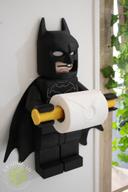 Dévidoir de papier toilette ou simple décoration murale dans un style Lego