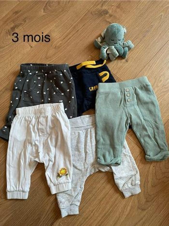 Lot 5 joggings 3 mois