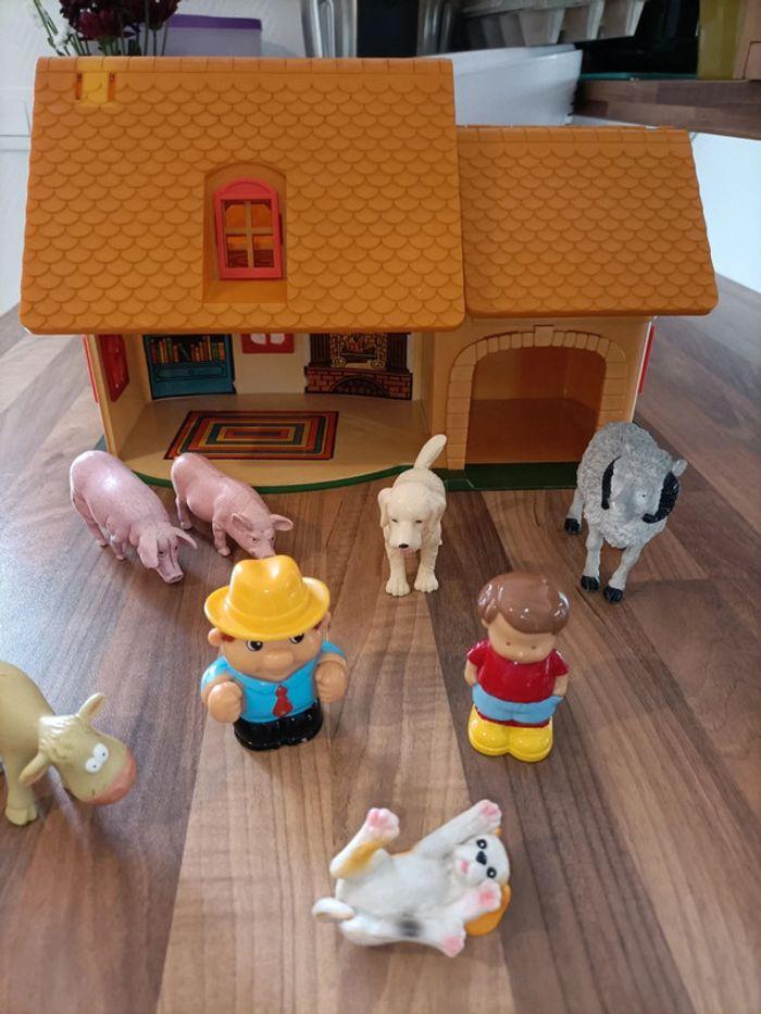 Ferme valisette avec figurines personnages et animaux - photo numéro 3