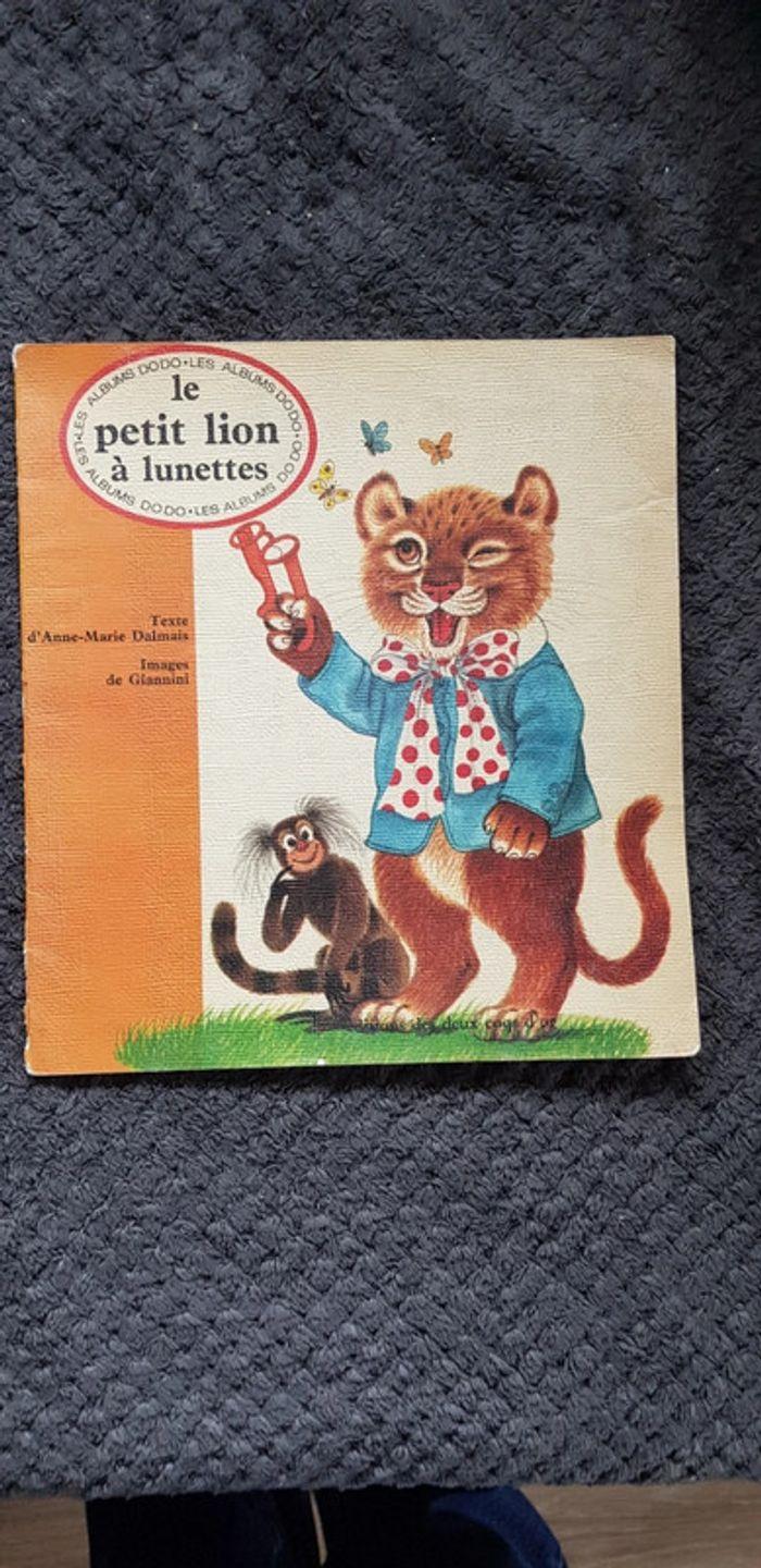 Livre enfant vintage/ancien Le petit lion à lunettes