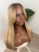 Perruque lace front blonde frange rideaux avec reflet brun