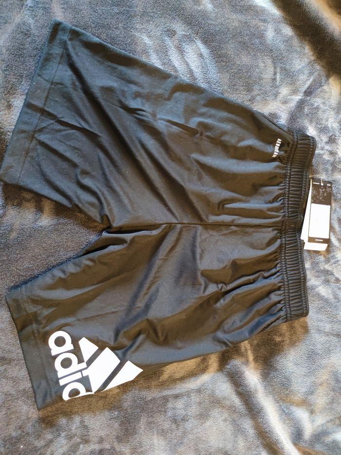 Short adidas 11 ans neuf - photo numéro 2