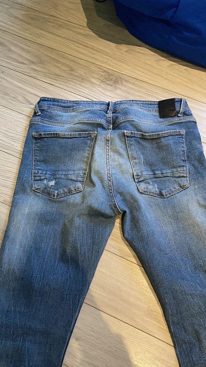 Jeans troué - photo numéro 6