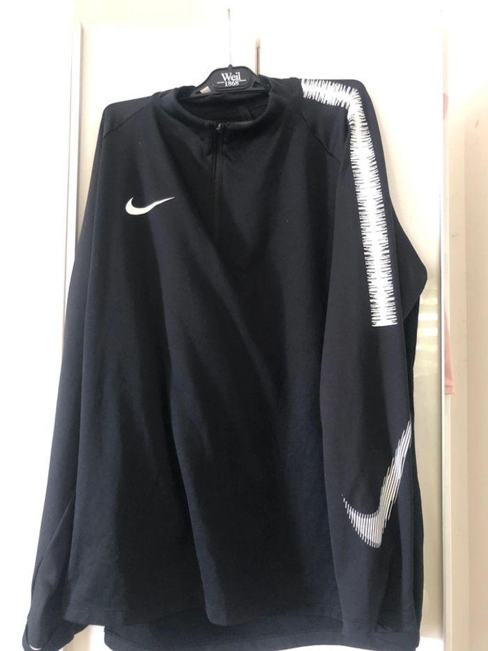 Haut de survêtement Nike . Taille XL - photo numéro 1