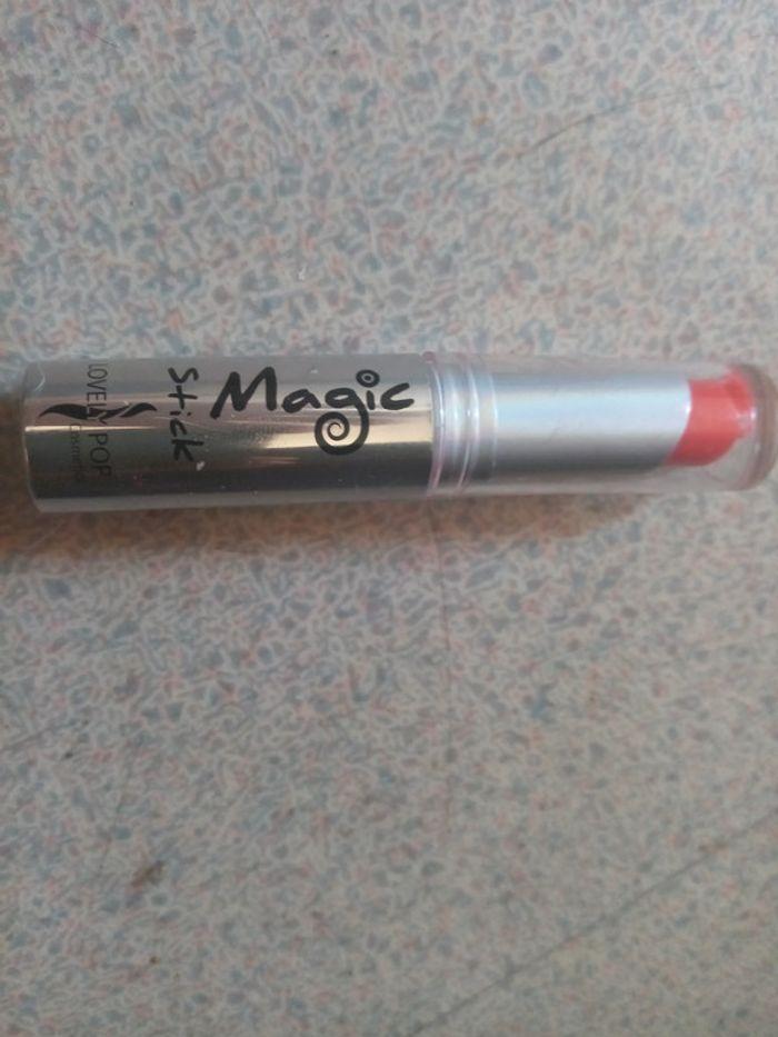 rouge a lèvre magique neuf