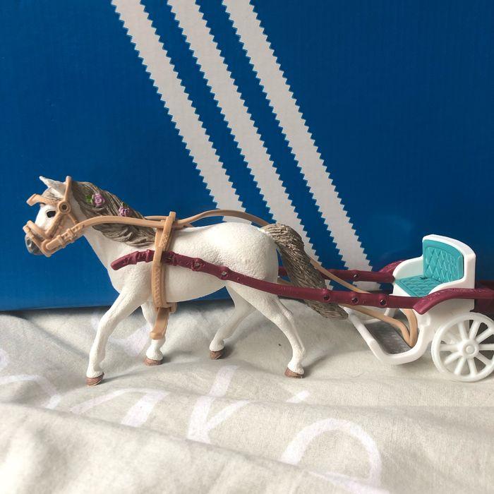 1 cheval avec son équipement schleich