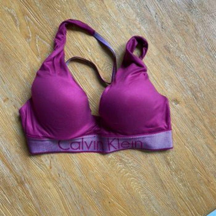 Brassière rose fuschia Calvin Klein 85C